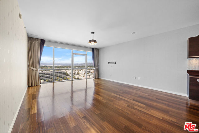 3785 Wilshire Boulevard, Los Angeles CA: https://media.crmls.org/mediaz/5ba4178c-3488-4c54-9f05-ec54c1779717.jpg
