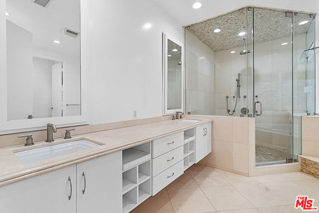 4510 Tyrone Avenue, Sherman Oaks CA: https://media.crmls.org/mediaz/5ba493c7-67c1-4c18-bc11-5dd601af5e51.jpg