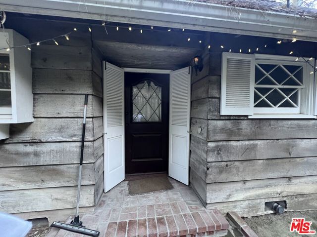 14807 Round Valley Drive, Sherman Oaks CA: https://media.crmls.org/mediaz/5ba4bf08-a7e4-4a62-a8c2-4b34188af787.jpg