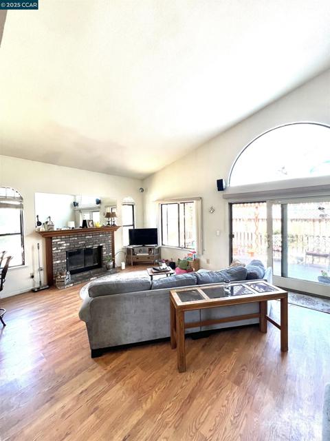 1170 Mills Place, Oakley CA: https://media.crmls.org/mediaz/5ba4c22a-9338-45fd-bf0e-a984d860b36b.jpg