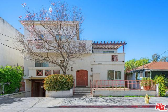 5335 Cartwright Avenue, North Hollywood CA: https://media.crmls.org/mediaz/5ba4ce43-81fb-4d1b-a9d7-57178fe90e6b.jpg