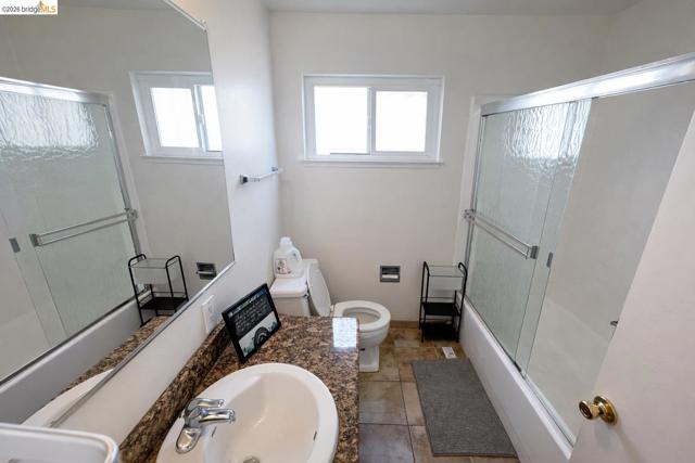 Image 21 of 25 For 2015 Hearst Ave