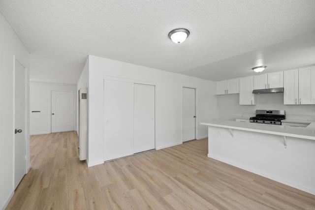 Detail Gallery Image 14 of 37 For 6518 Tanglewood Rd, San Diego,  CA 92111 - 3 Beds | 1 Baths