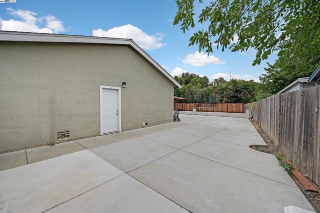 7845 Ironwood Dr, Dublin CA: https://media.crmls.org/mediaz/5ba56075-eab0-45f0-b003-e0e8b380f954.jpg