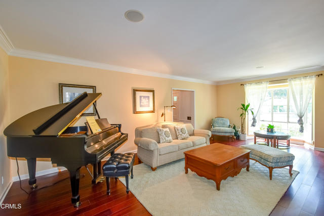 1908 Warwick Road, San Marino CA: https://media.crmls.org/mediaz/5ba57636-1874-44b9-8d50-67796c69c38f.jpg