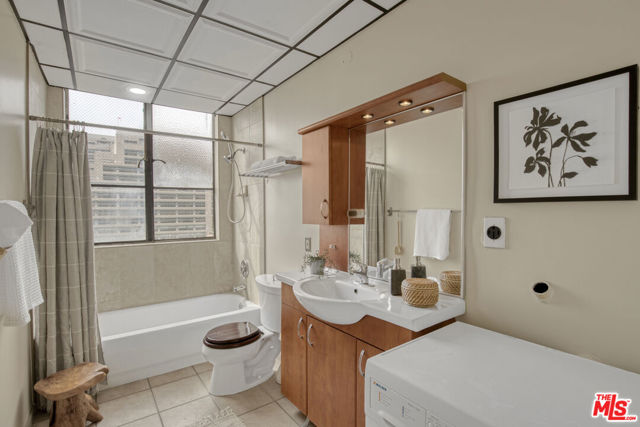 108 W 2nd Street, Los Angeles CA: https://media.crmls.org/mediaz/5ba61ca3-3e58-4ee6-878f-38c669c8564b.jpg