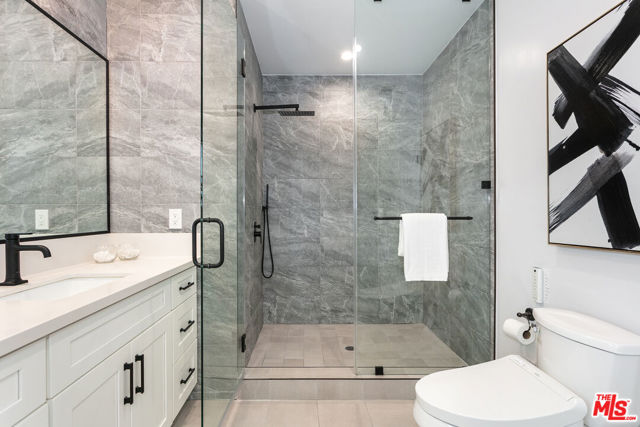 732 N Cherokee Avenue, Los Angeles CA: https://media.crmls.org/mediaz/5ba68a96-7674-4e34-9130-3bdb2e4a328c.jpg