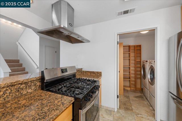 219 Sea Crest Cir, Vallejo CA: https://media.crmls.org/mediaz/5ba68c67-63fa-471e-bd67-b099d5f77640.jpg
