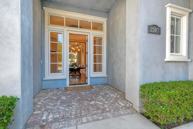 Detail Gallery Image 9 of 71 For 2507 Walinca Way, Vista,  CA 92084 - 4 Beds | 4 Baths