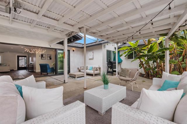 3984 Scott Dr., Carlsbad CA: https://media.crmls.org/mediaz/5ba70cf6-566d-4524-8ca3-60b8526b15a8.jpg