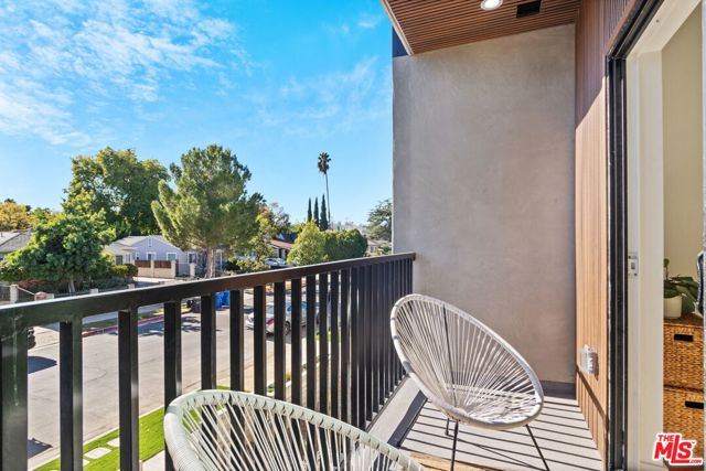 10821 Hartsook Street, North Hollywood CA: https://media.crmls.org/mediaz/5ba757dc-df0f-40d5-a654-17118e4765b2.jpg