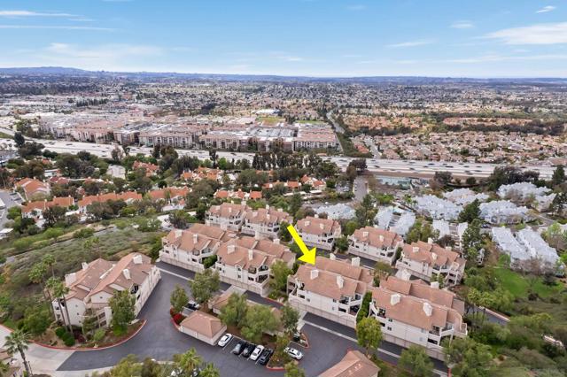 11325 Affinity Ct, San Diego CA: https://media.crmls.org/mediaz/5ba78f88-e048-48b0-971a-a9261c1bf104.jpg
