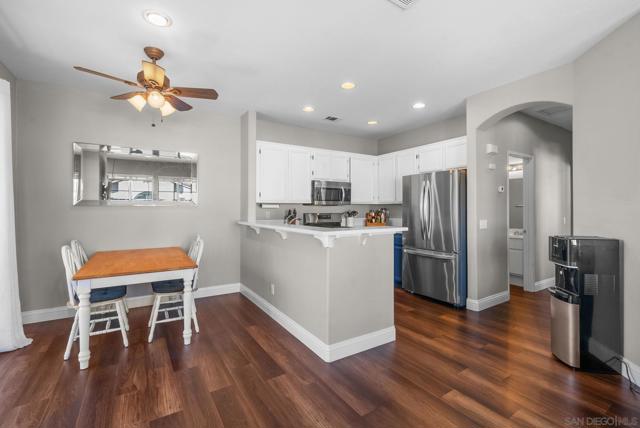 10860 Ivy Hill Dr, San Diego CA: https://media.crmls.org/mediaz/5ba81613-f595-4a06-b47d-e2a85dde8e20.jpg