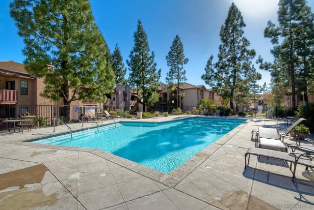 12007 Alta Carmel Ct, San Diego CA: https://media.crmls.org/mediaz/5ba89c97-78c9-40ad-ab05-90fcf140ecab.jpg