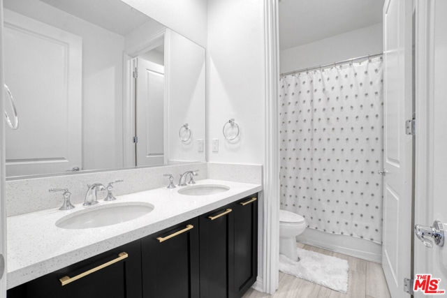 20818 W Bur Oak Circle, Porter Ranch CA: https://media.crmls.org/mediaz/5ba8f5f5-6aca-4f54-a486-1e3131fbc1c2.jpg