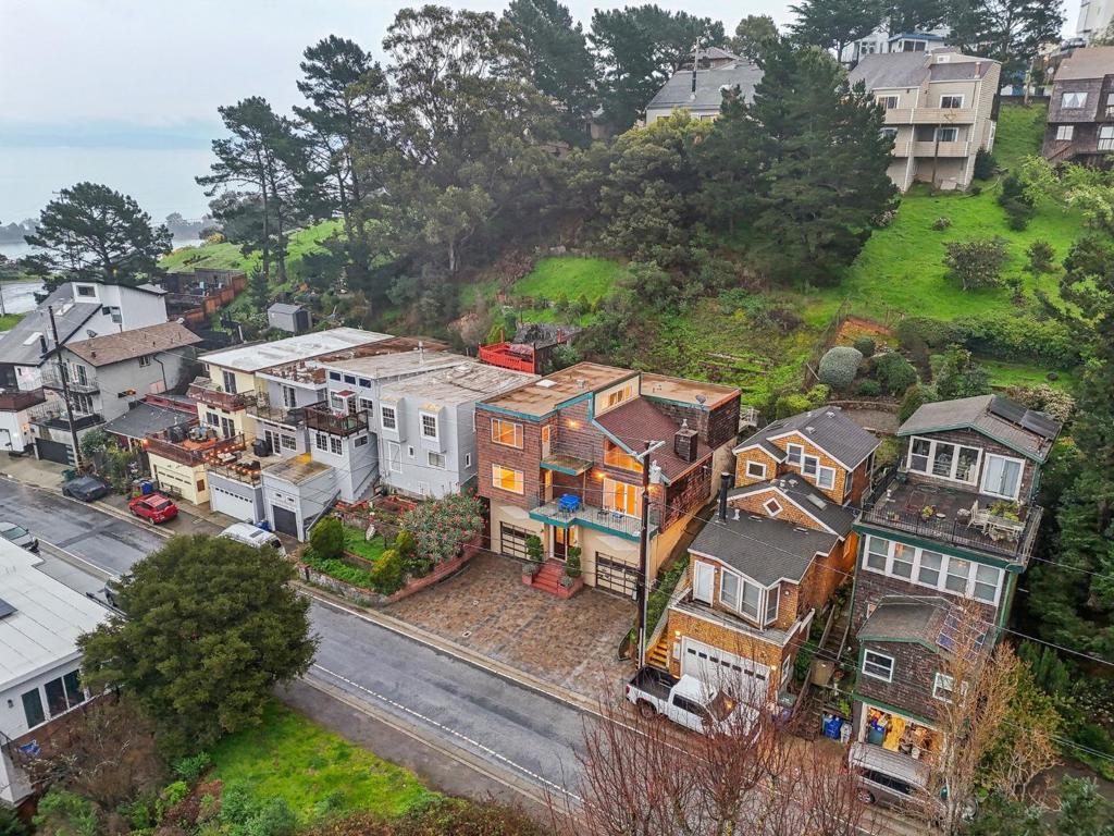 https://media.crmls.org/mediaz/5ba93c12-a862-48f6-840b-479009a6e4f9.jpg?preset=X-Large