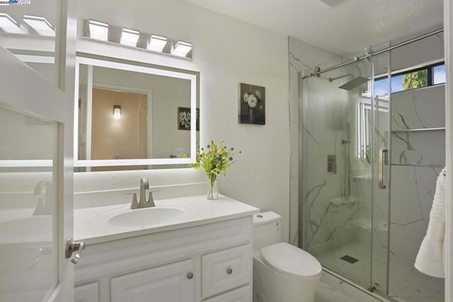 7650 Arbor Creek Cir, Dublin CA: https://media.crmls.org/mediaz/5baaf1a0-30b3-4c09-96a7-571d2bb09d0c.jpg