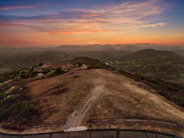 18010 Sunset Point Road, Poway CA: https://media.crmls.org/mediaz/5bab5306-82bf-4008-84de-2ebb33a00634.jpg