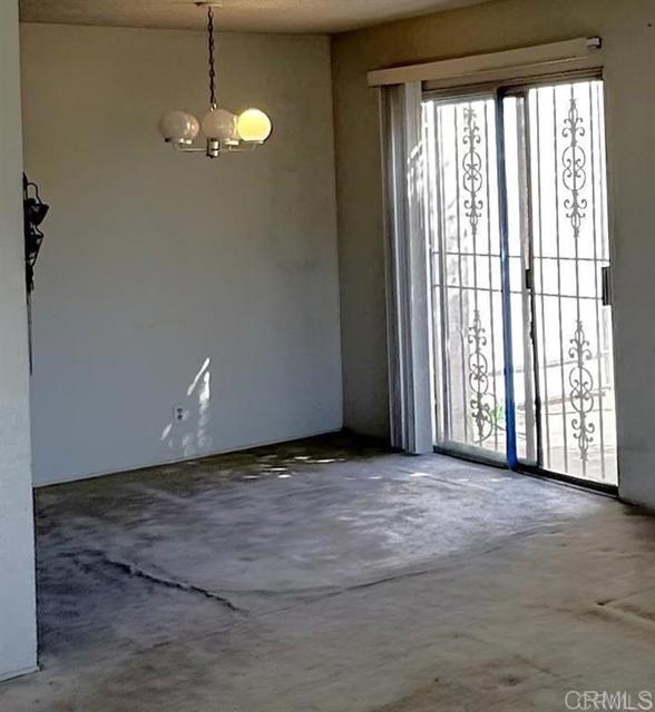 Detail Gallery Image 5 of 15 For 462 Bluffview Rd, Spring Valley,  CA 91977 - 3 Beds | 2 Baths