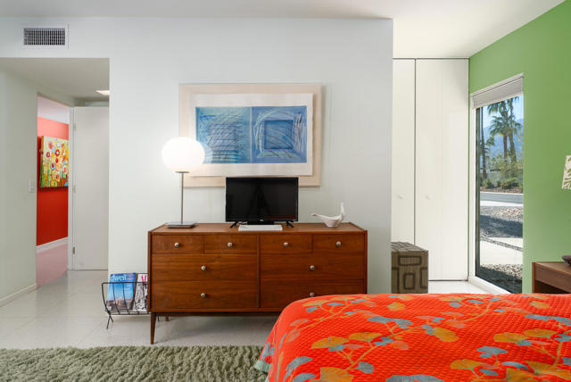 444 N Burton Way, Palm Springs CA: https://media.crmls.org/mediaz/5bab8290-57f7-48f6-9e66-7a40a59e7fc8.jpg