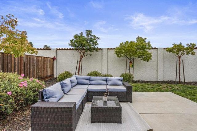 256 Copperleaf Lane, San Juan Bautista CA: https://media.crmls.org/mediaz/5bab87c0-19b0-443b-9871-d764f7376f85.jpg
