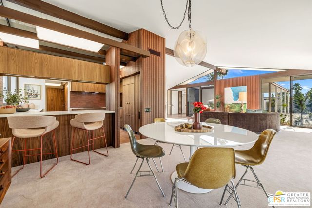 695 N Camino Real, Palm Springs CA: https://media.crmls.org/mediaz/5bac1b61-531d-4079-9ee0-2122f30f514c.jpg