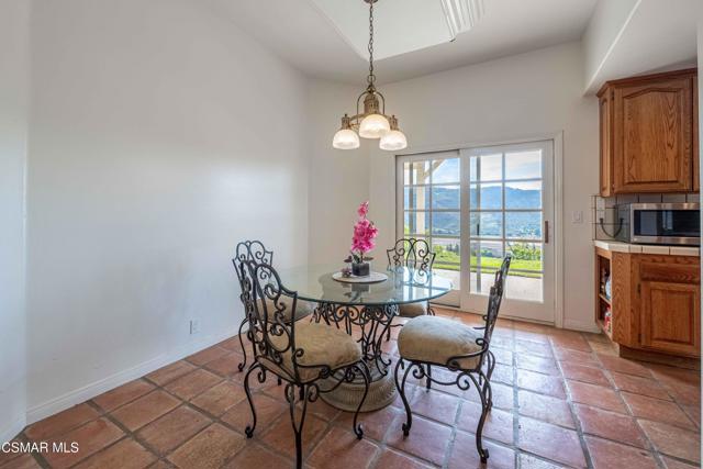 11300 Highridge Court, Camarillo CA: https://media.crmls.org/mediaz/5bac7c3e-56a1-4ddf-94e9-71cb29dddc3c.jpg