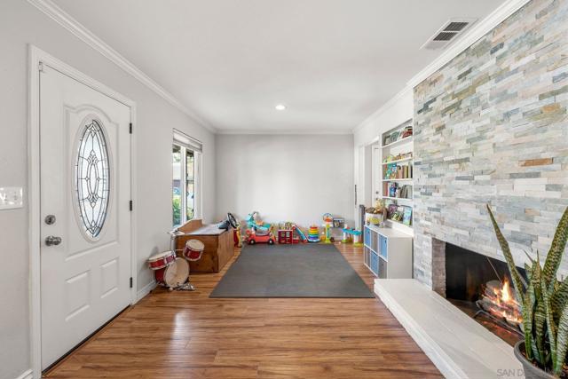 127 Warner Street, Oceanside CA: https://media.crmls.org/mediaz/5bacb856-b95e-40e6-8dc4-f8fe3940a0cd.jpg