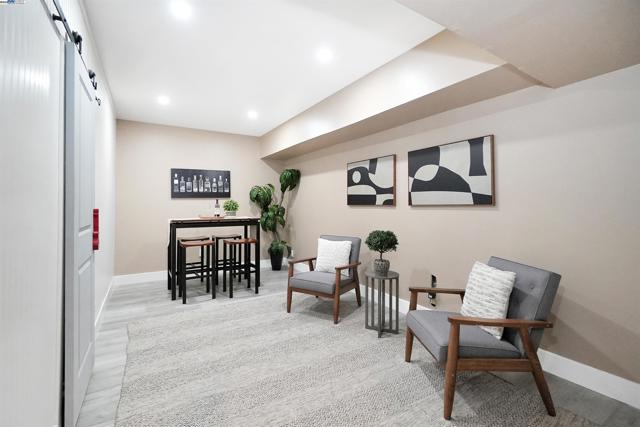 3218 Oakes Dr, Hayward CA: https://media.crmls.org/mediaz/5bad1647-7a0a-4225-974d-e2e224cee824.jpg