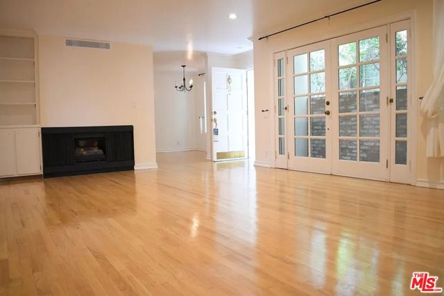 1119 22nd Street, Santa Monica CA: https://media.crmls.org/mediaz/5bad4076-ebae-436c-961e-d2887899d226.jpg
