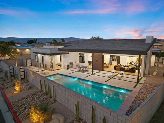 3 Siena Vista Court, Rancho Mirage CA: https://media.crmls.org/mediaz/5badaa4e-52aa-4638-bd0d-61b04b9a2f31.jpg