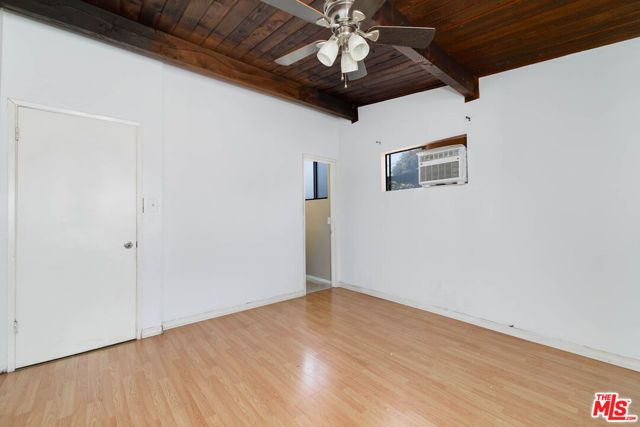 5633 Cedarglen Drive, Azusa CA: https://media.crmls.org/mediaz/5bade622-2106-4155-9847-c718d49c678a.jpg