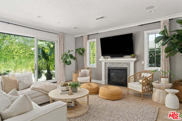 Image 15 of 39 For 11813 Woodbine Avenue