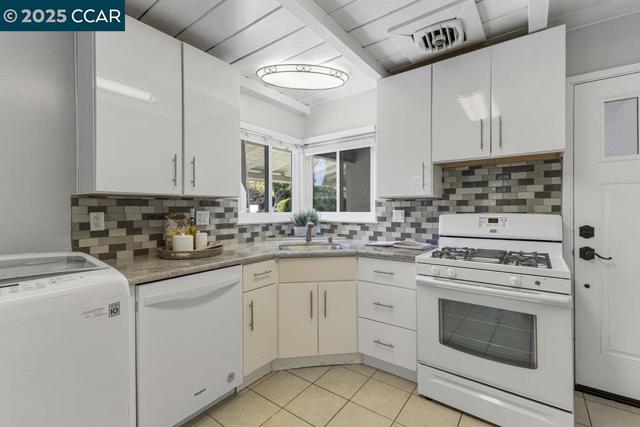 200 El Dorado Ave, Danville CA: https://media.crmls.org/mediaz/5bae5b7e-461b-4ccf-aee0-21705bbbd19c.jpg