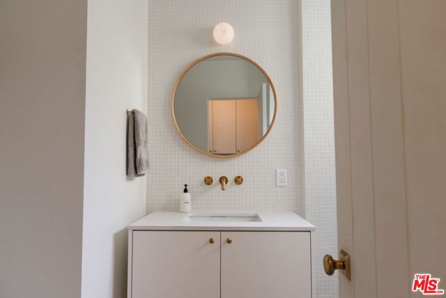 11138 Aqua Vista Street, North Hollywood CA: https://media.crmls.org/mediaz/5bae9da8-c9f0-4603-bd80-159bdd91fbde.jpg