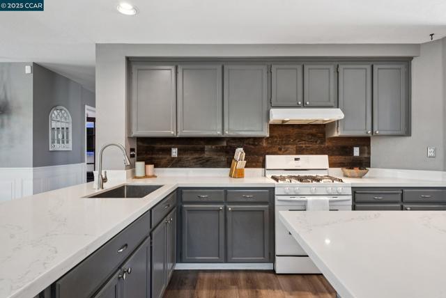 4813 Carrington Dr, Oakley CA: https://media.crmls.org/mediaz/5baeb86f-083f-4617-a813-fe9615caa321.jpg