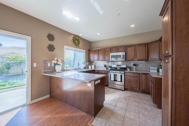 27320 Bavella Way, Salinas CA: https://media.crmls.org/mediaz/5baed743-fb3f-40dd-8771-fb133e31742a.jpg