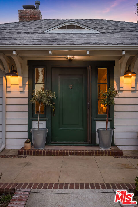 601 S Hudson Avenue, Pasadena CA: https://media.crmls.org/mediaz/5baf18b5-0ba9-4ee2-af10-26a97e97cd6b.jpg