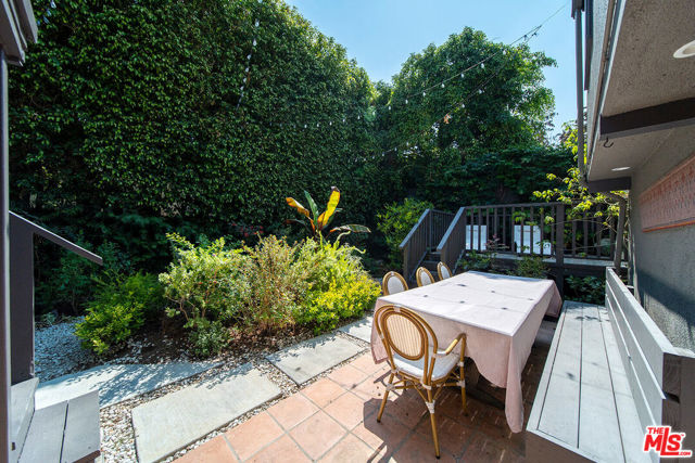 6626 Cahuenga Terrace, Los Angeles CA: https://media.crmls.org/mediaz/5bafaf60-89b4-41e7-bd06-6539992012b0.jpg