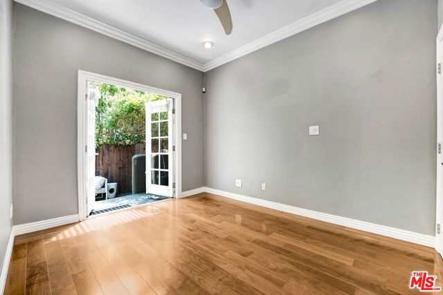 855 N Sweetzer Avenue, West Hollywood CA: https://media.crmls.org/mediaz/5baffd2f-cb95-4b69-bd74-f5b3866755f5.jpg