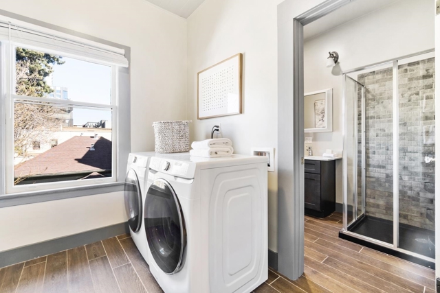 548 37th St, Oakland CA: https://media.crmls.org/mediaz/5bb02e46-5883-49c8-b70c-d93f97162f1e.jpg