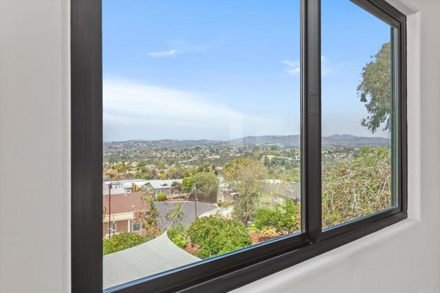 Detail Gallery Image 8 of 42 For 597 via Cantebria, Encinitas,  CA 92024 - 2 Beds | 2/1 Baths