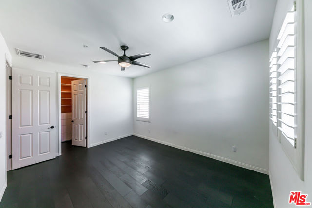 22379 Driftwood Court, Santa Clarita CA: https://media.crmls.org/mediaz/5bb05ddc-a6d7-4397-8eb9-dcc91eabd8b9.jpg