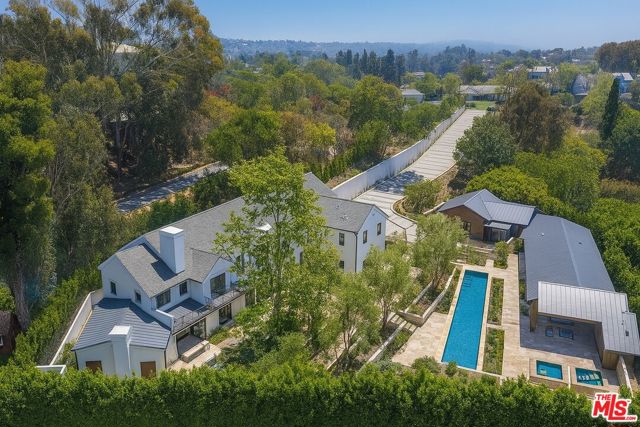 937 & 935 Las Lomas Avenue, Pacific Palisades CA: https://media.crmls.org/mediaz/5bb1182d-0e60-41d3-af55-29c1428b55be.jpg