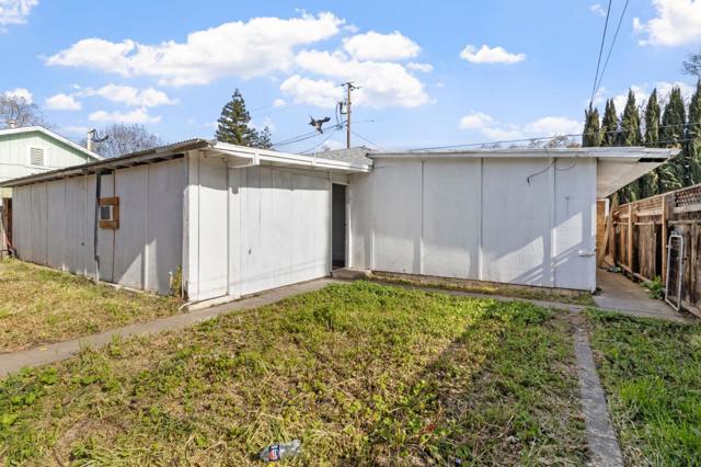 335 W 20th Street, Merced CA: https://media.crmls.org/mediaz/5bb16c89-6275-44a3-ad1c-9af8f3de0624.jpg