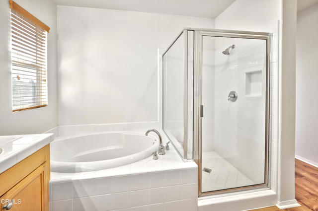 Detail Gallery Image 14 of 21 For 428 Lakeview Ct, Oxnard,  CA 93036 - 4 Beds | 3 Baths