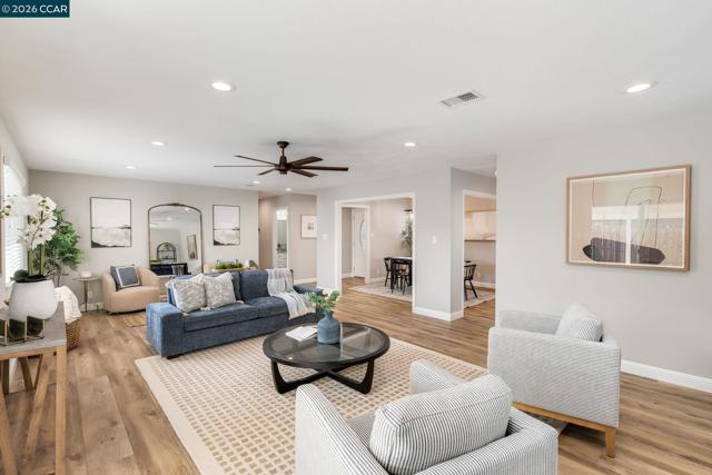 Image 7 of 41 For 3916 Saint Michael Ct