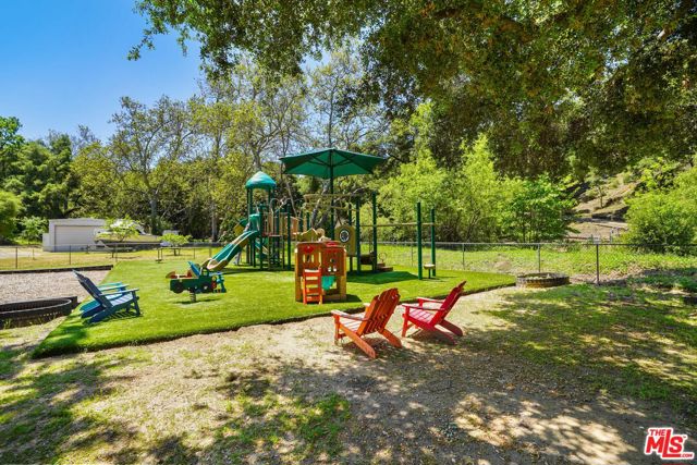 30473 Mulholland Hwy, Agoura Hills CA: https://media.crmls.org/mediaz/5bb22ea0-3879-4c7a-80b8-048ebad90f3e.jpg