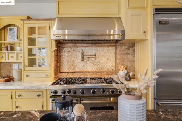 740 Calmar Ave, Oakland CA: https://media.crmls.org/mediaz/5bb2a861-4c93-418f-bff2-0a8114fb2302.jpg