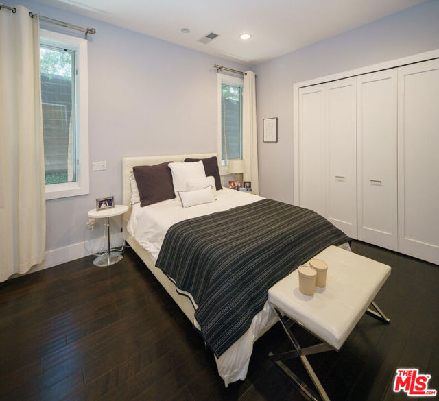 9515 Kirkside Road, Los Angeles CA: https://media.crmls.org/mediaz/5bb2a9cd-db47-48d2-beb7-3932bbc5f8f7.jpg